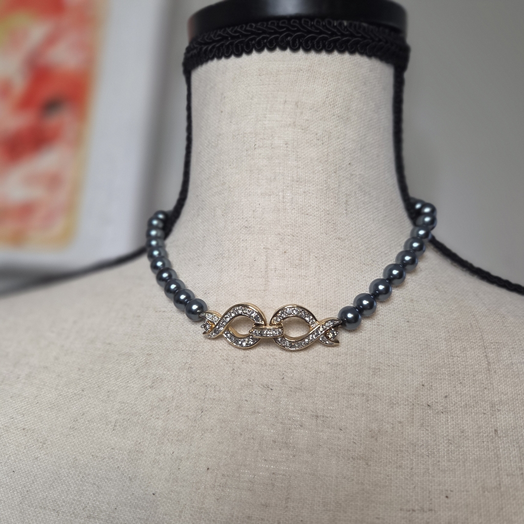 Vintage Panetta Faux Black Pearl Rhinestone Clasp Gold Tone Necklace Elegant